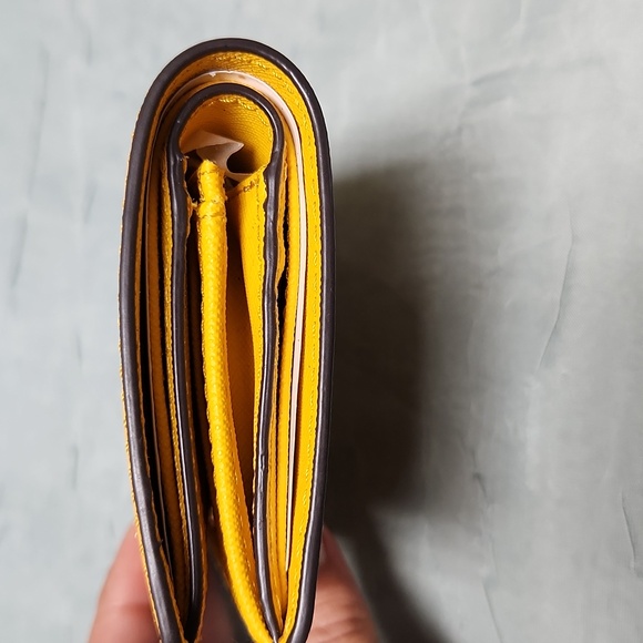 Michael Kors Crossgrain Leather Bifold Yellow Wallet NWT - Picture 4 of 8